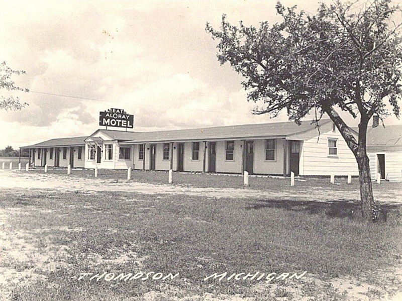 Al-O-Ray Motel - Old Postcard (newer photo)